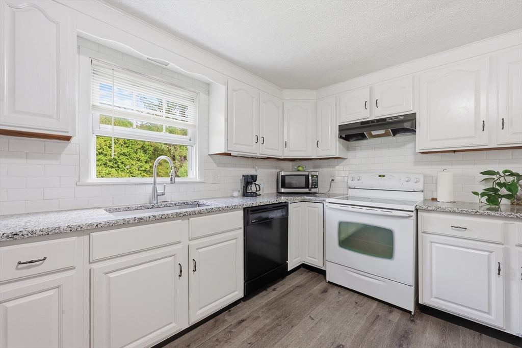 55 River Road Agawam, MA 01001 - Photo 7 of 26