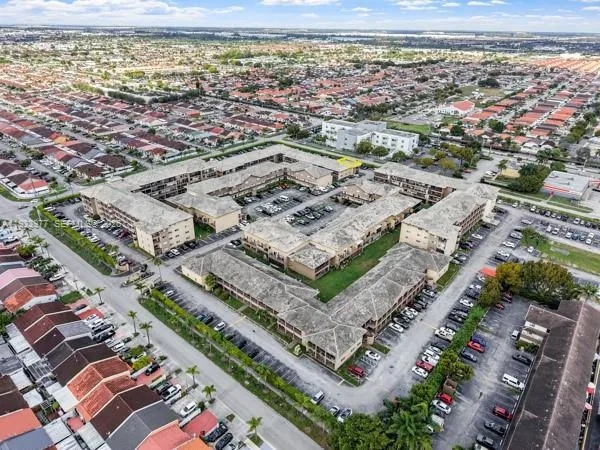 $270,000 | 8851 Northwest 119th Street, Unit 6101, Hialeah Gardens, FL 33018