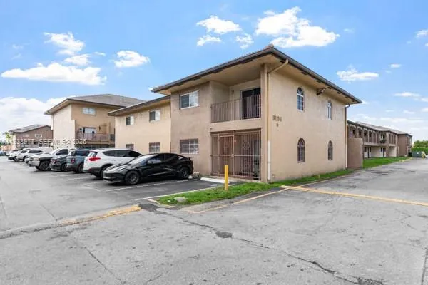 $270,000 | 8851 Northwest 119th Street, Unit 6101, Hialeah Gardens, FL 33018