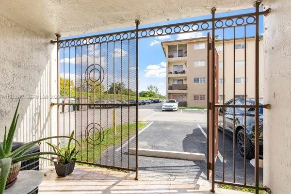 $270,000 | 8851 Northwest 119th Street, Unit 6101, Hialeah Gardens, FL 33018