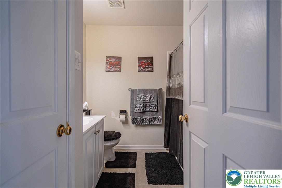 1120 Tyler Way Bethlehem, PA 18017 - Photo 38 of 67
