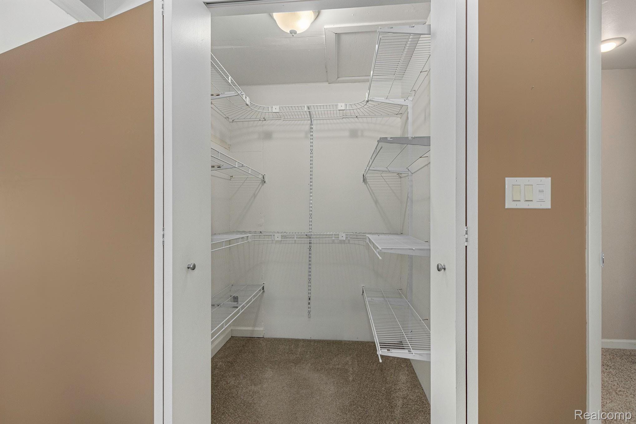 1155 Michelson Road Rochester, MI 48307 - Photo 18 of 36 Upstairs bedroom's walk-in closet.