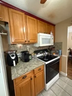 $1,850 | 139 King Street, Unit 204, Franklin, MA 02038