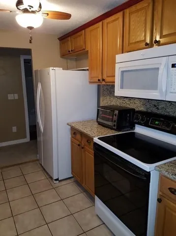 $1,850 | 139 King Street, Unit 204, Franklin, MA 02038