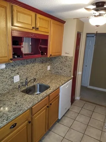 $1,850 | 139 King Street, Unit 204, Franklin, MA 02038