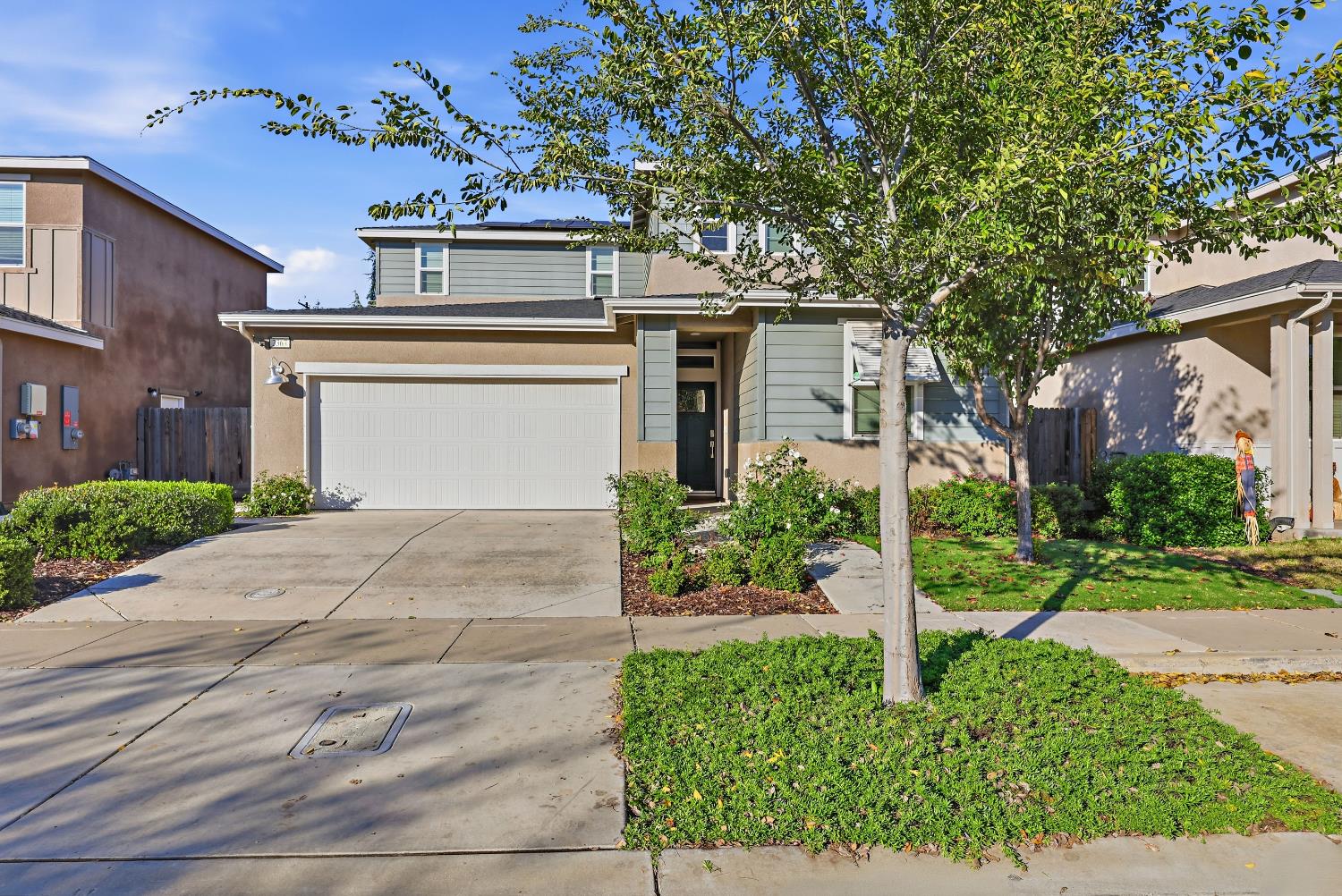 2367 Explorador Drive Merced, CA 95340 - Photo 2 of 42 front view of a house with a yard