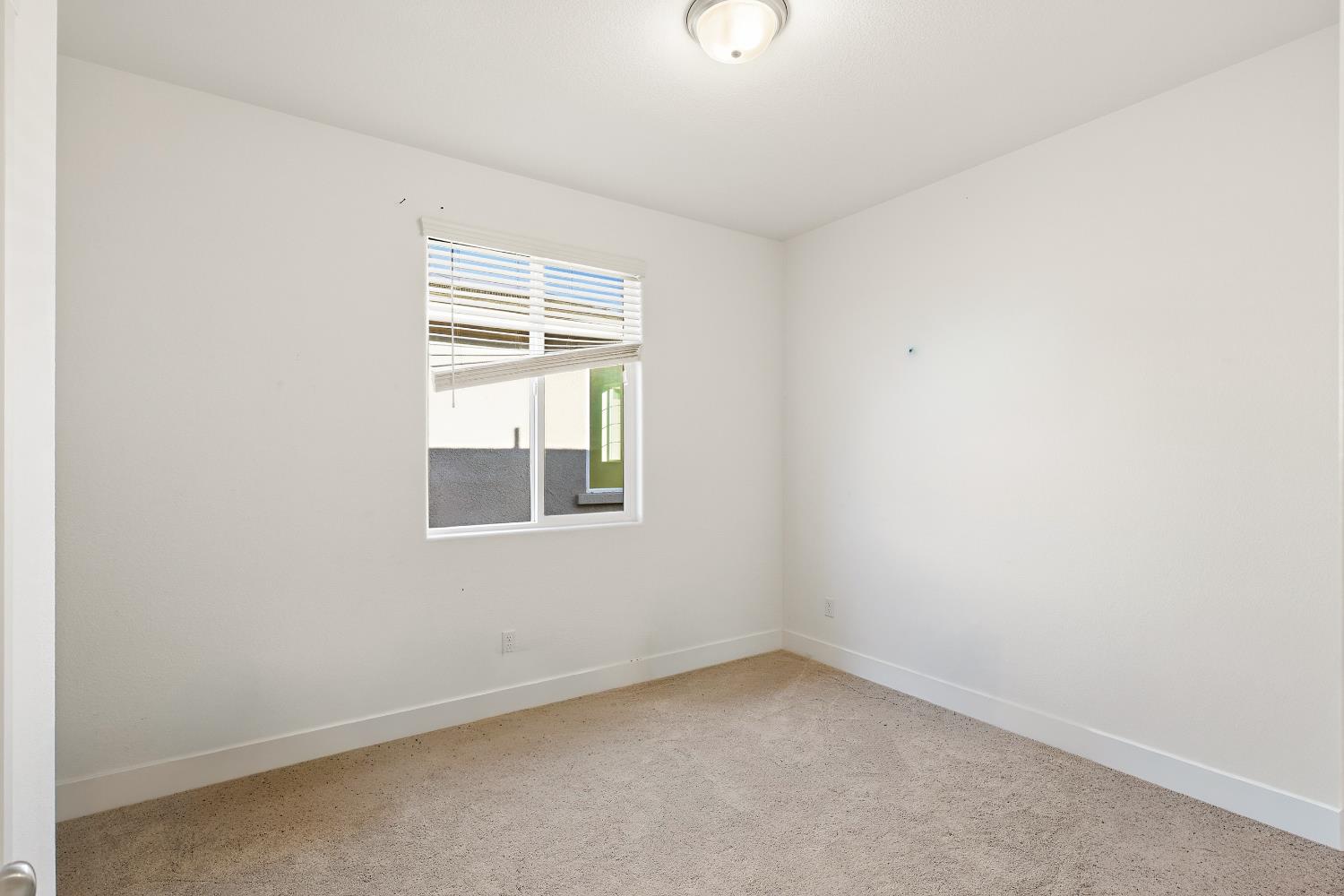 2367 Explorador Drive Merced, CA 95340 - Photo 26 of 42 an empty room with a window