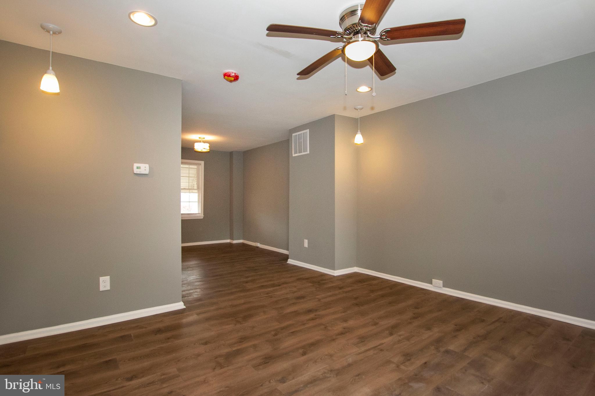 130 Bladen Road Baltimore, MD 21221 - Photo 4 of 22 Living Room