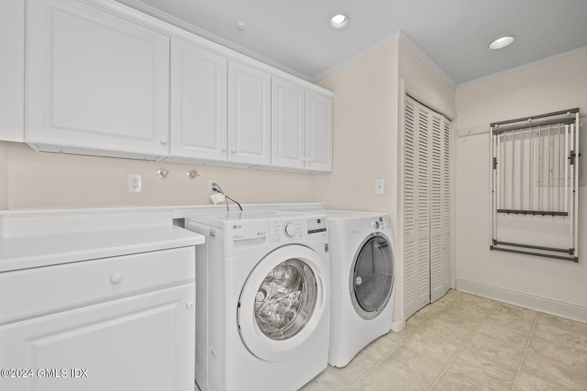 72 Lockwood Road Riverside, CT 06878 - Photo 23 of 51 a utility room with dryer and washer