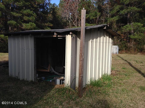 308 Anchor Road Beaufort, NC 28516 - Photo 11 of 16 Pump house