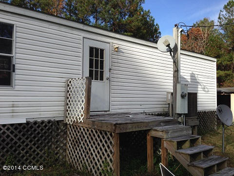 308 Anchor Road Beaufort, NC 28516 - Photo 12 of 16 Rear steps