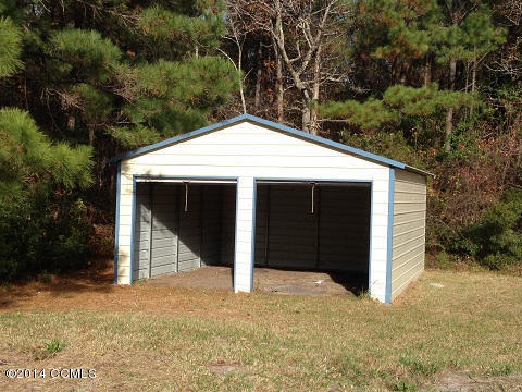 308 Anchor Road Beaufort, NC 28516 - Photo 10 of 16 garage