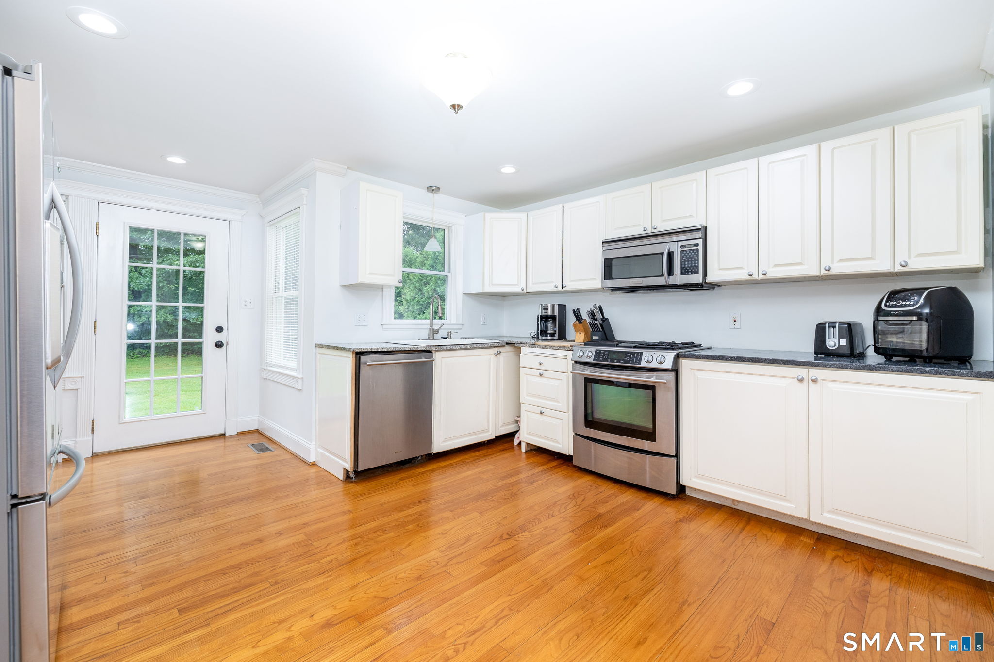 16 Terrie Road Farmington, CT 06032 - Photo 11 of 34 Gallery Image 11