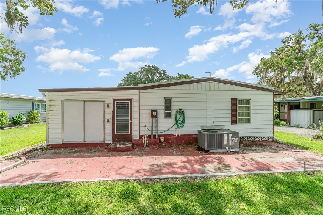 5 Aloe Alva, FL 33920 - Photo 25 of 37 a backyard of a house with table and chairs plants and large tree