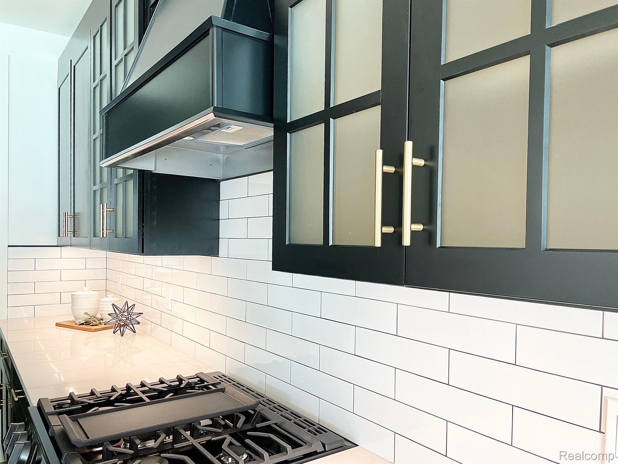 357 Maywood Avenue Rochester, MI 48307 - Photo 12 of 55 Quartz countertops, subway tile backsplash