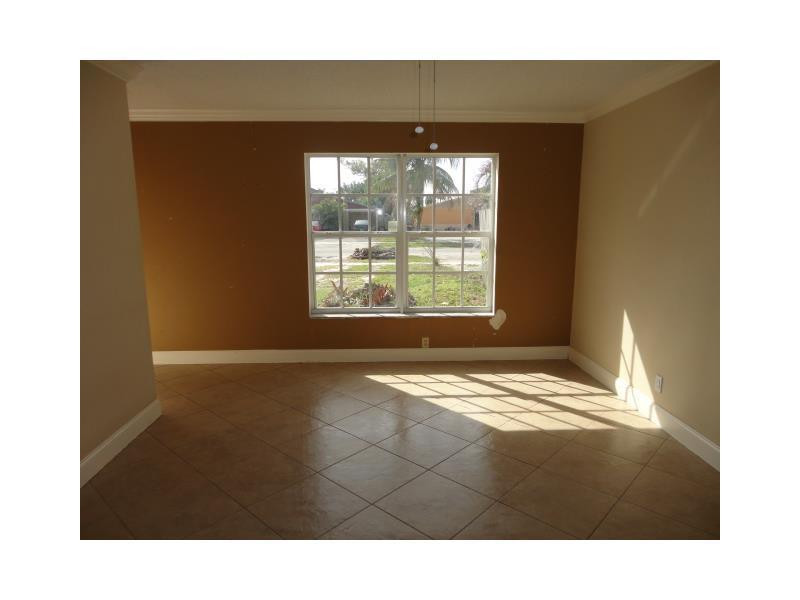 5791 South Rue Road West Palm Beach, FL 33415 - Photo 7 of 8 Living Room.
