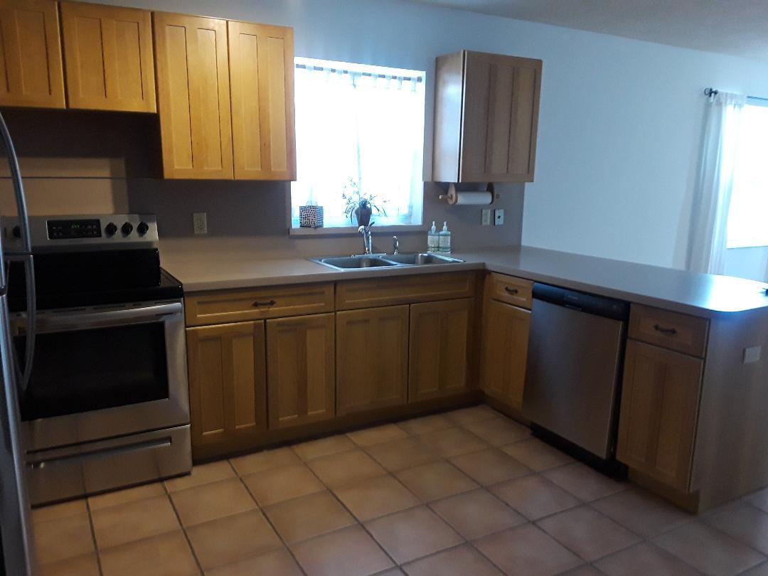 14 Jewfish Avenue Key Largo, FL 33037 - Photo 24 of 44 a kitchen with a sink stove and microwave