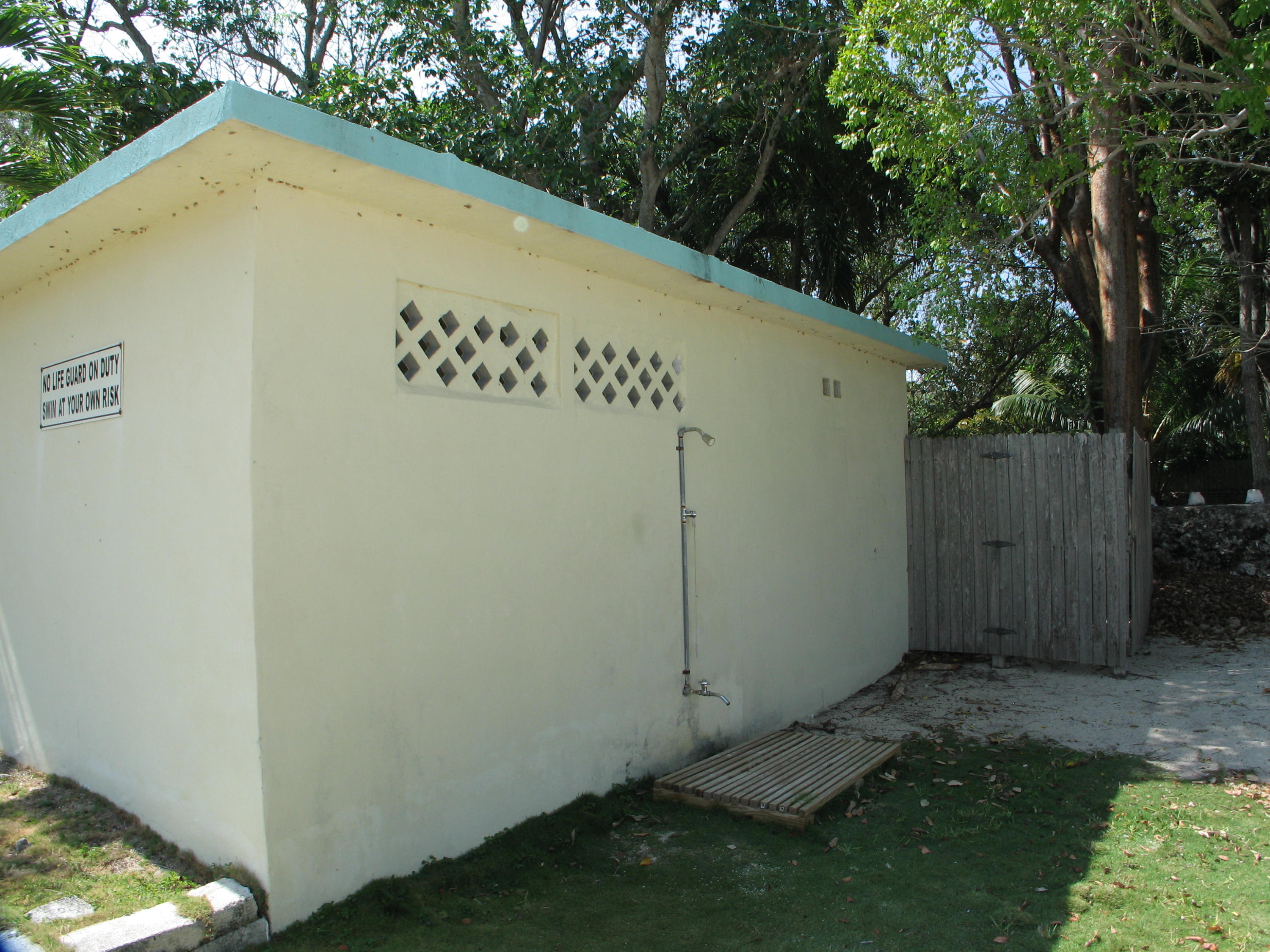 14 Jewfish Avenue Key Largo, FL 33037 - Photo 40 of 44 a view of a garage