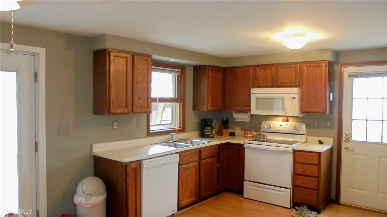590 Range Road Marysville, MI 48040 - Photo 8 of 15 31326464-7.JPG