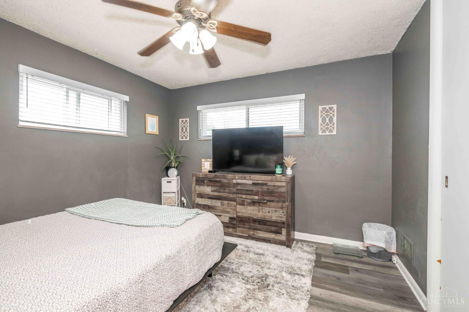 5542 Lawrence Road Cincinnati, OH 45248 - Photo 5 of 32