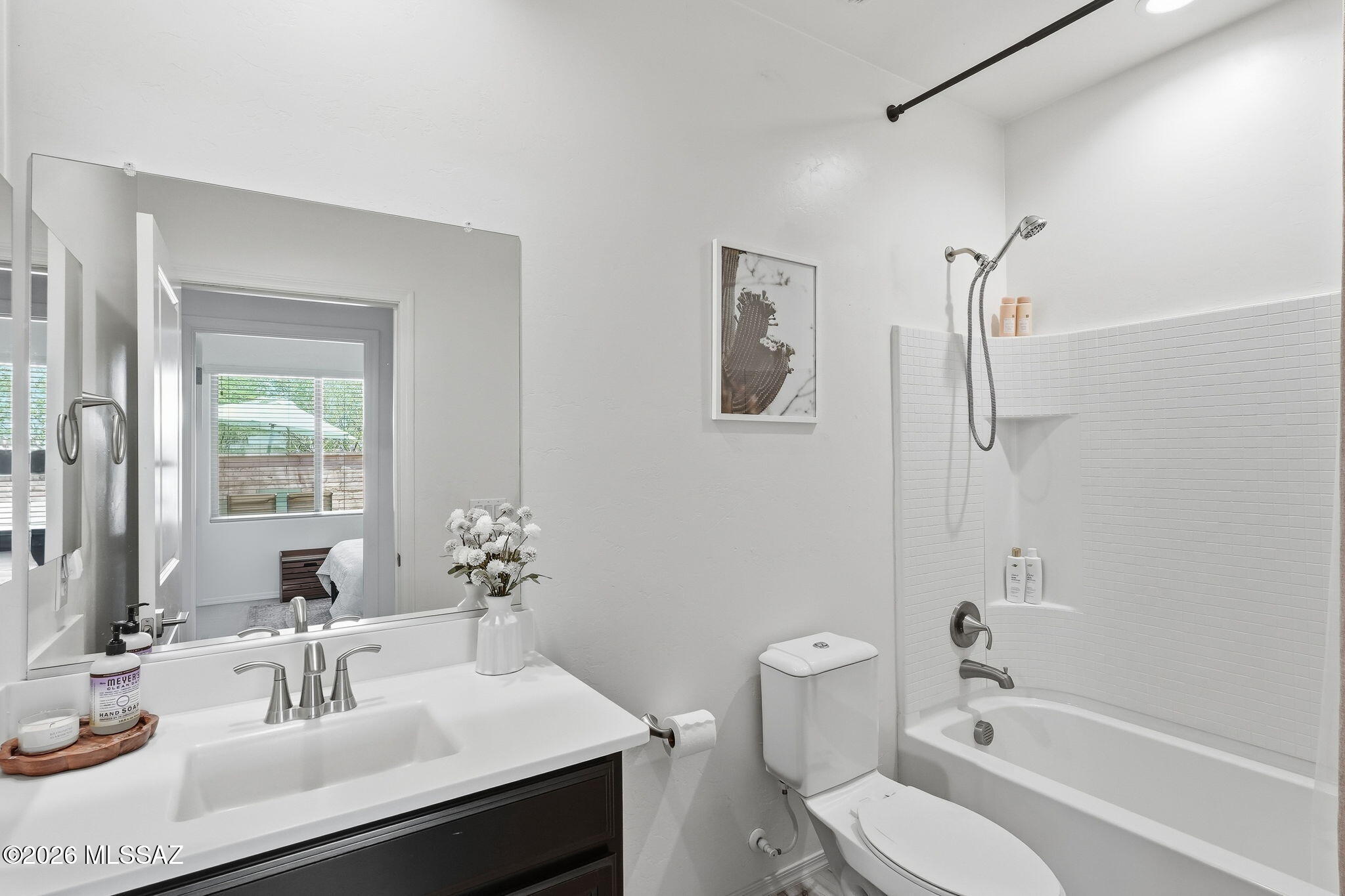 7528 South Circulo Rio Blanco Tucson, AZ 85756 - Photo 10 of 40 Downstairs Guest Bath with Shower and Tu