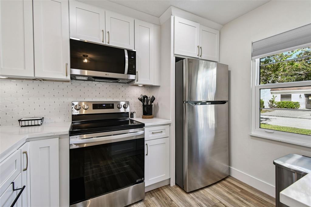 9032 Mission Oaks Boulevard, Unit F Seminole, FL 33776 - Photo 12 of 41