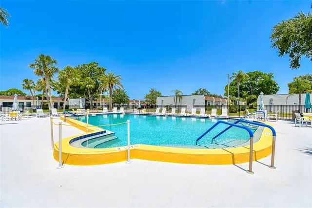 $2,400 | 9032 Mission Oaks Boulevard, Unit F, Seminole, FL 33776