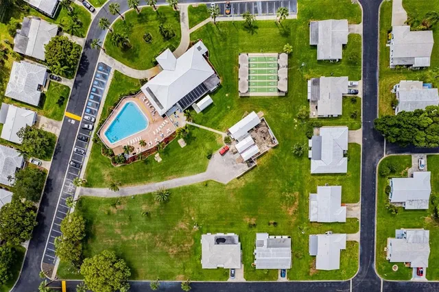 $2,400 | 9032 Mission Oaks Boulevard, Unit F, Seminole, FL 33776