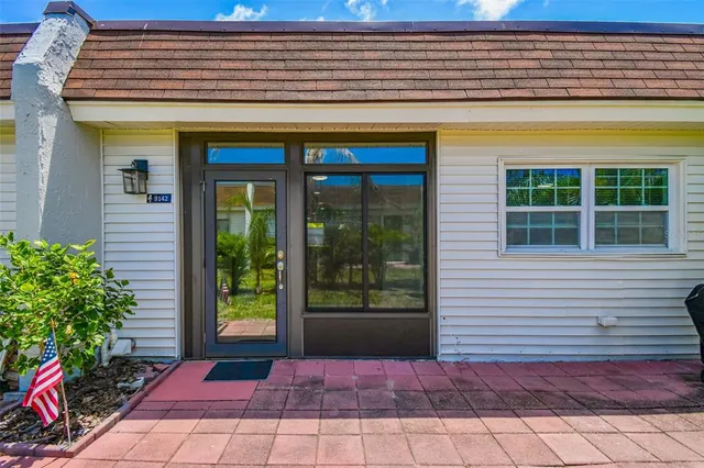 $2,400 | 9032 Mission Oaks Boulevard, Unit F, Seminole, FL 33776