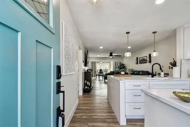 $2,400 | 9032 Mission Oaks Boulevard, Unit F, Seminole, FL 33776