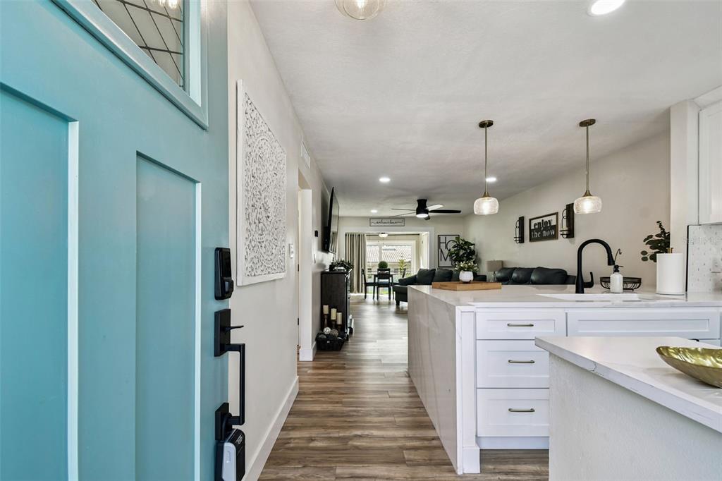 9032 Mission Oaks Boulevard, Unit F Seminole, FL 33776 - Photo 6 of 41