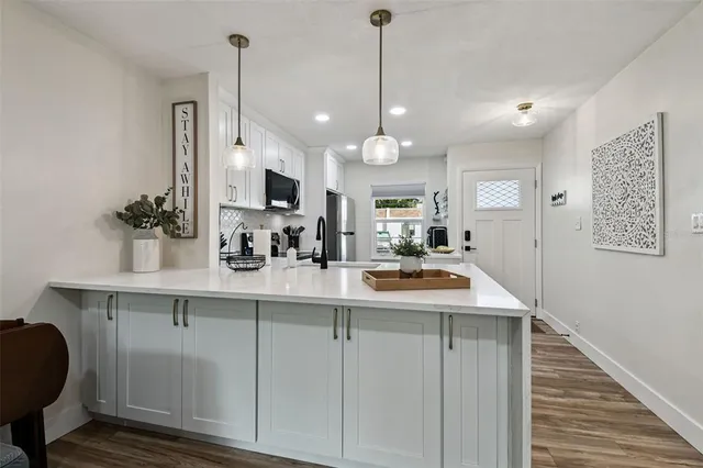 $2,400 | 9032 Mission Oaks Boulevard, Unit F, Seminole, FL 33776