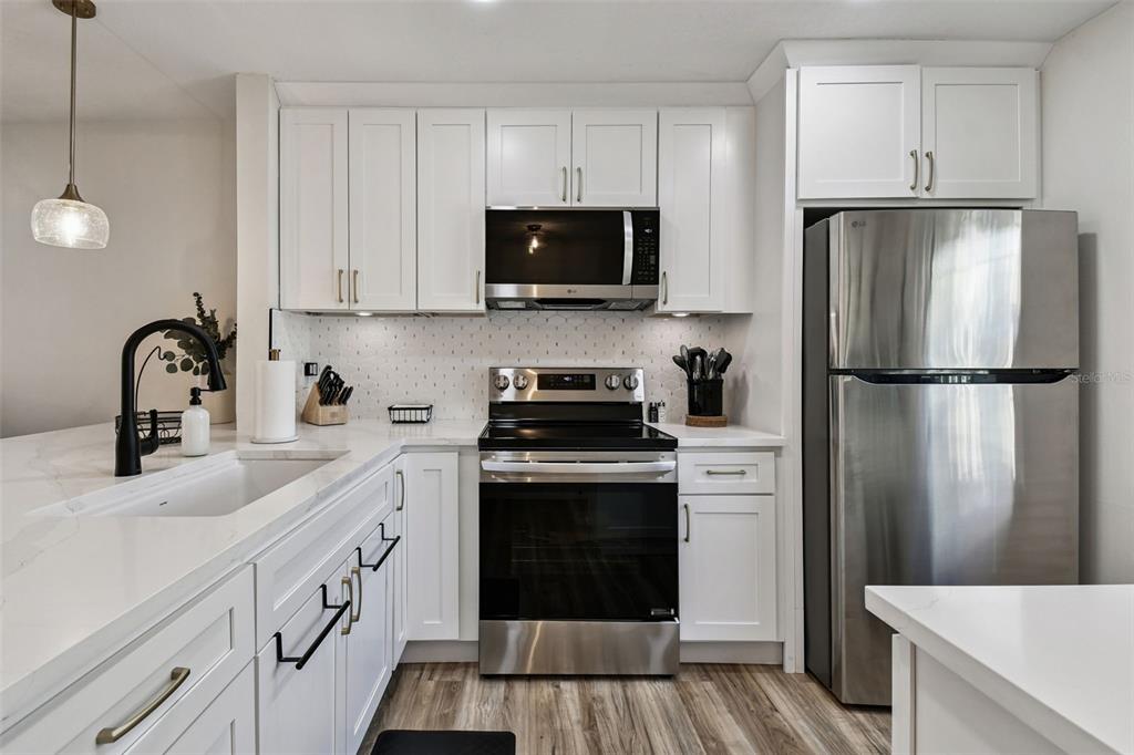 9032 Mission Oaks Boulevard, Unit F Seminole, FL 33776 - Photo 9 of 41