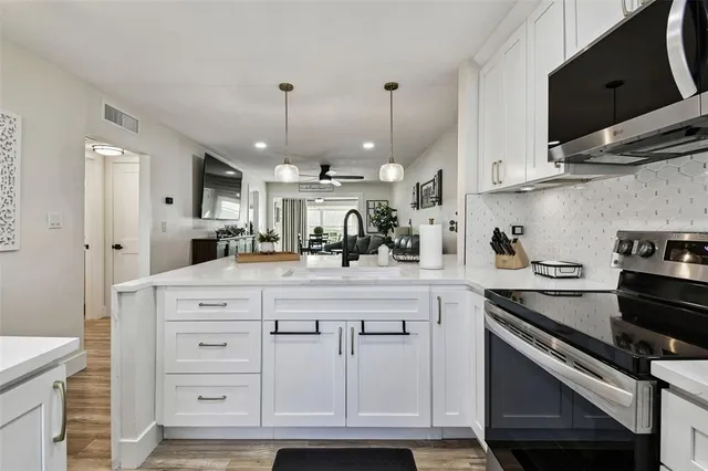 $2,400 | 9032 Mission Oaks Boulevard, Unit F, Seminole, FL 33776