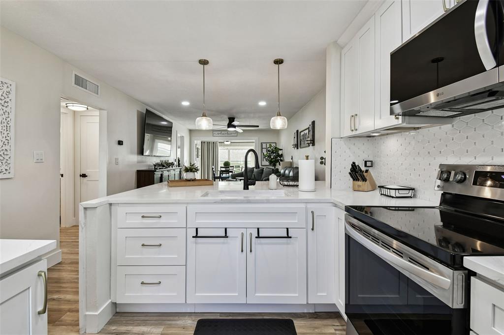 9032 Mission Oaks Boulevard, Unit F Seminole, FL 33776 - Photo 10 of 41