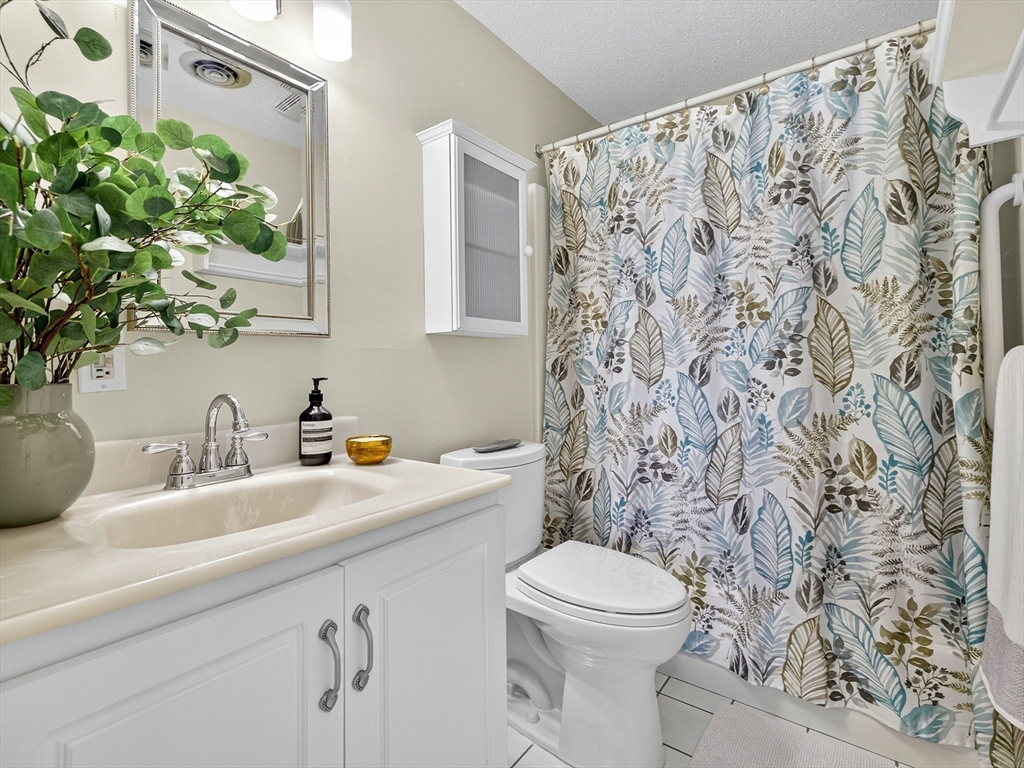 609 Washington Street, Unit 303 Wellesley, MA 02482 - Photo 12 of 22