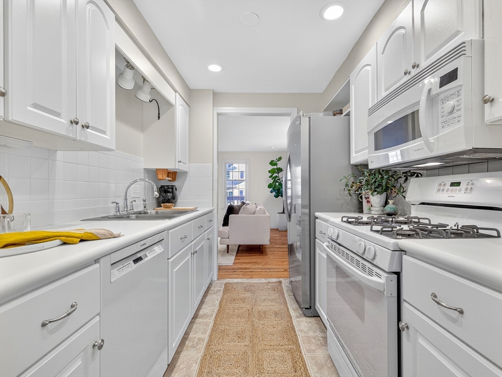 609 Washington Street, Unit 303 Wellesley, MA 02482 - Photo 7 of 22