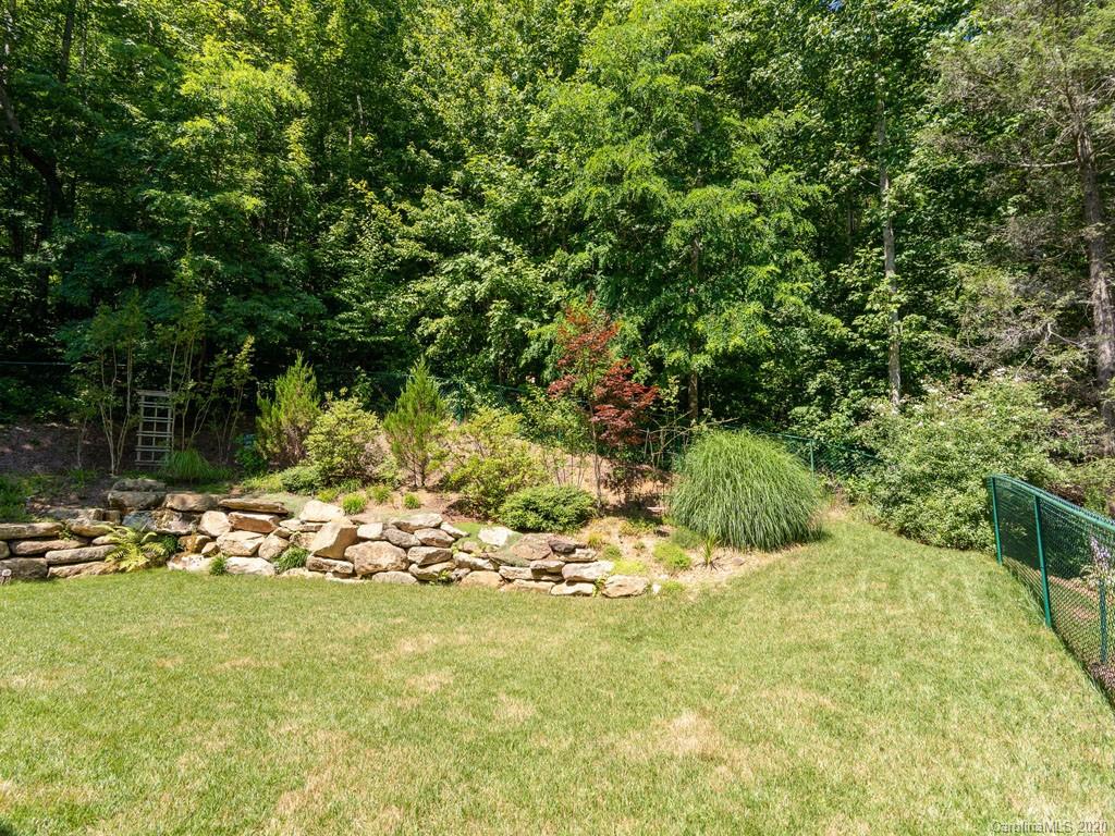 475 Indian Ridge Trail Hendersonville, NC 28739 - Photo 32 of 34 a view of a backyard of the house
