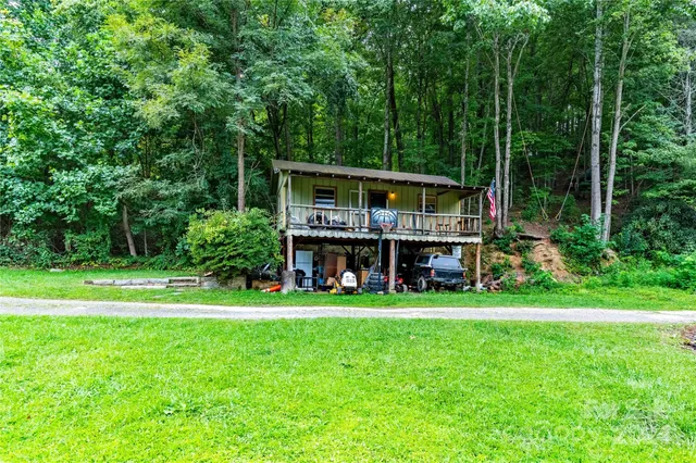 $349,500 | 603 Halsbury Avenue, Hendersonville, NC 28791