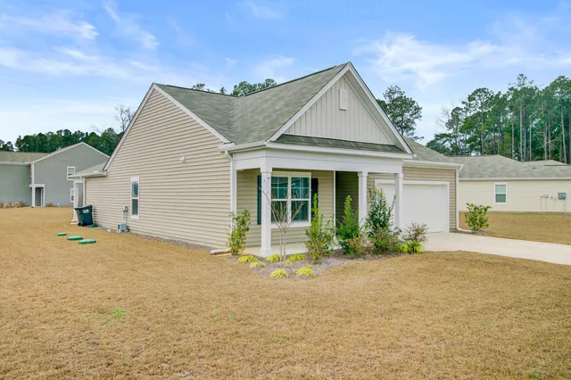 $300,000 | 405 Brooks Drive, Holly Hill, SC 29059