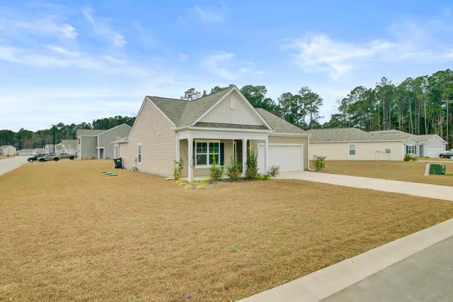 $300,000 | 405 Brooks Drive, Holly Hill, SC 29059
