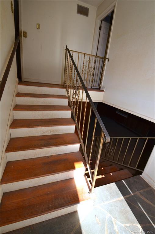 5421 Manning Road Charlotte, NC 28269 - Photo 3 of 25 Gallery Image 3