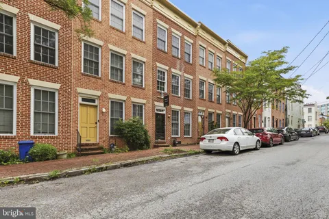 a car parked in front of a building