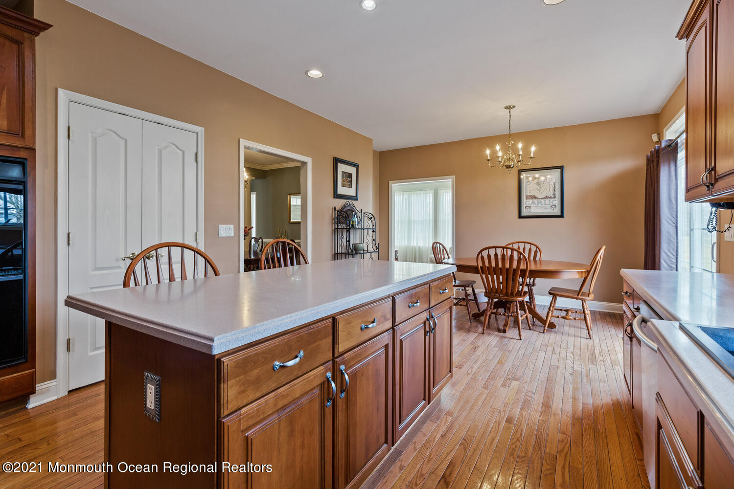 4 Matthew Court Cream Ridge, NJ 08514 - Photo 17 of 62 4 Matthew Ct Upper Freehold NJ-large-016