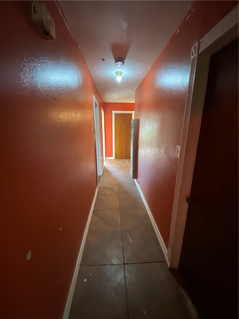 1211 Highland Avenue Alice, TX 78332 - Photo 10 of 28 a view of hallway