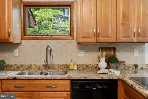 $949,000 | 12212 Woodlark Court, Manassas, VA 20112