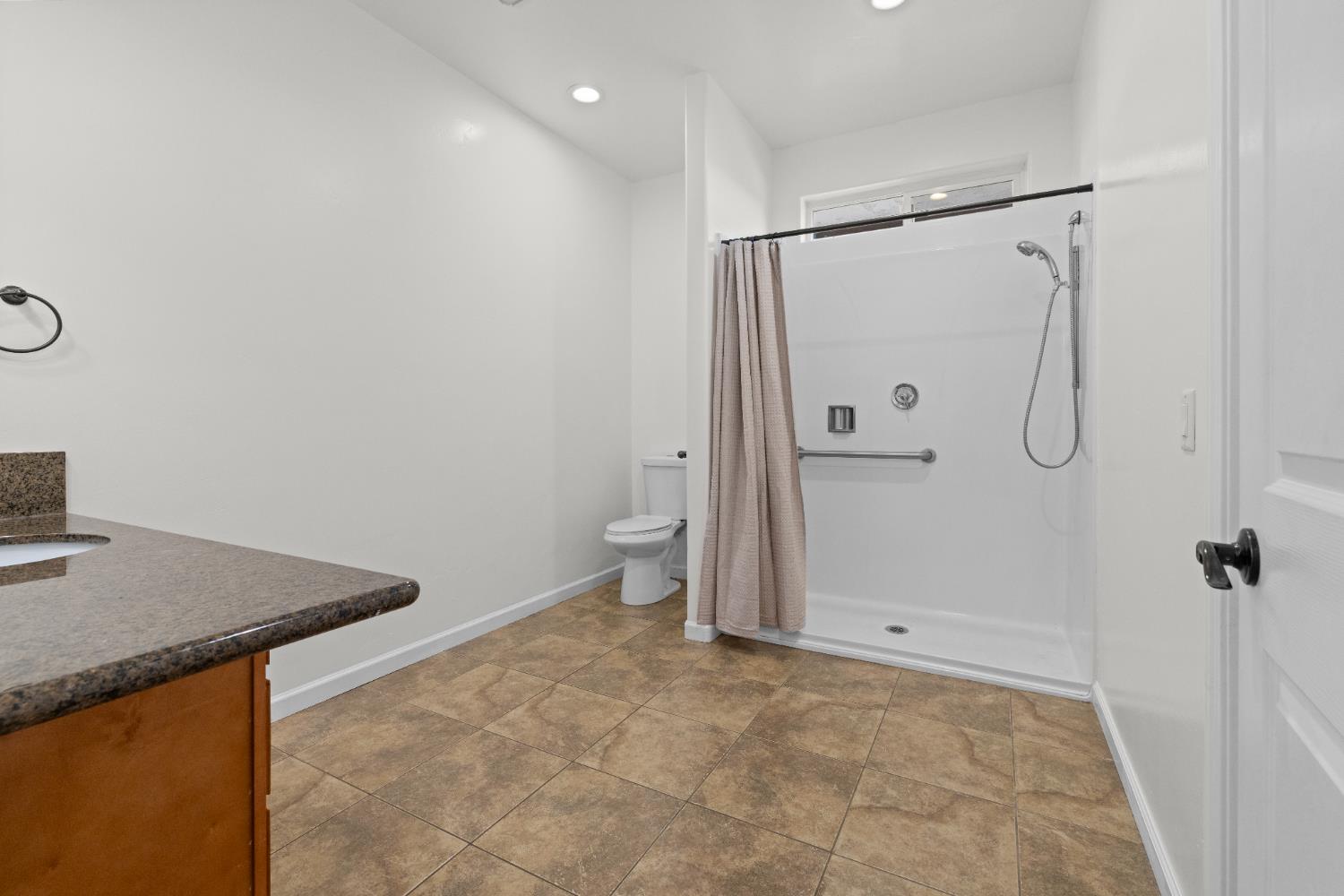 10665 Harris Road Auburn, CA 95603 - Photo 30 of 34 a view of bathroom with shower