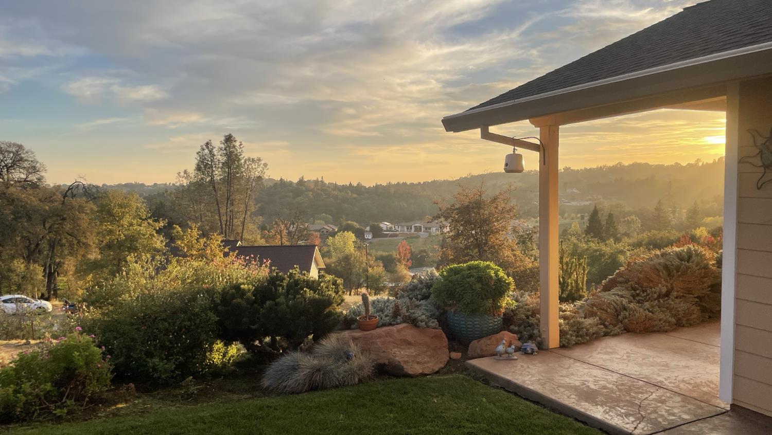 10665 Harris Road Auburn, CA 95603 - Photo 33 of 34 a view of a terrace with yard and mountain view