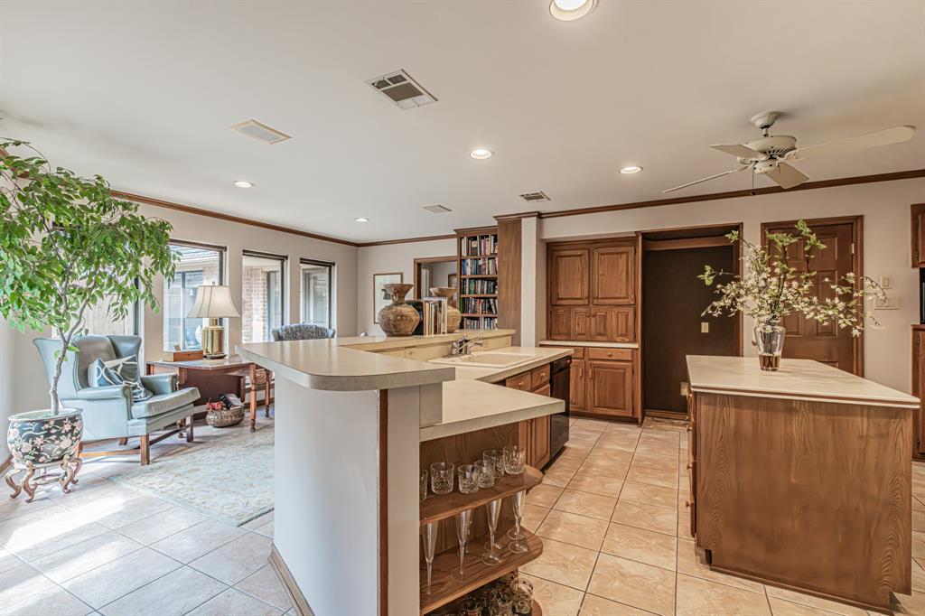 4708 Shady Ridge Court Fort Worth, TX 76109 - Photo 11 of 32