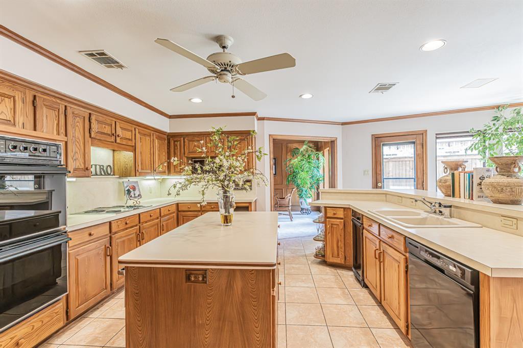 4708 Shady Ridge Court Fort Worth, TX 76109 - Photo 12 of 32